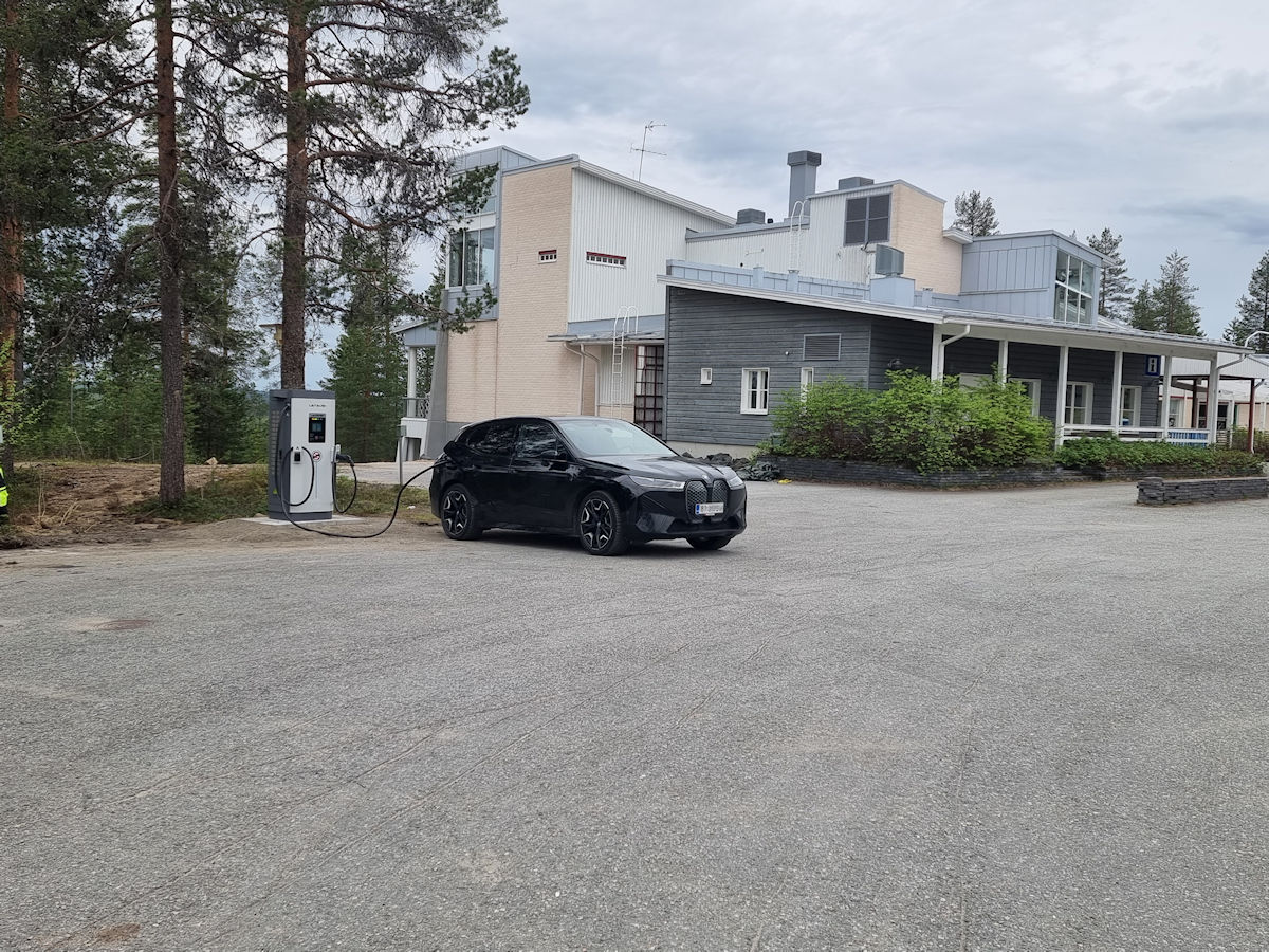 Taivalkosken ensimmäinen pikalatausasema